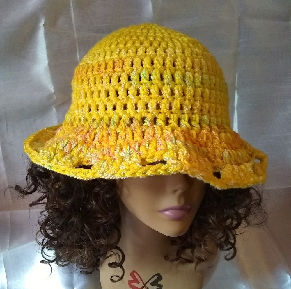 Floppy bucket hat